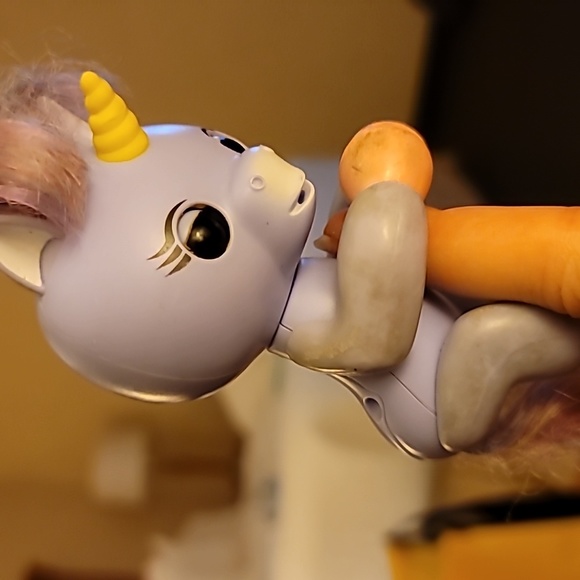 Wow Wee Untamed Fingerlings Baby Unicorn (purple) Interactive Electro… - Picture 2 of 5